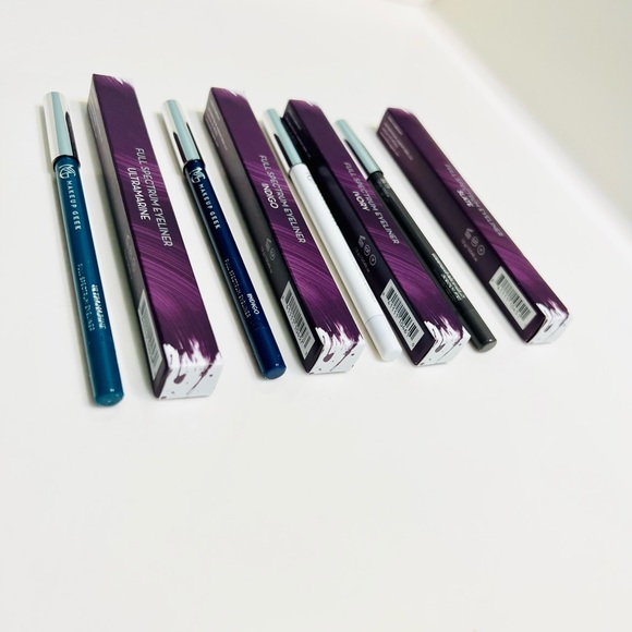 🌲Christmas Holidays🌲Makeup Gift Box (26 items) - Picture 3 of 8